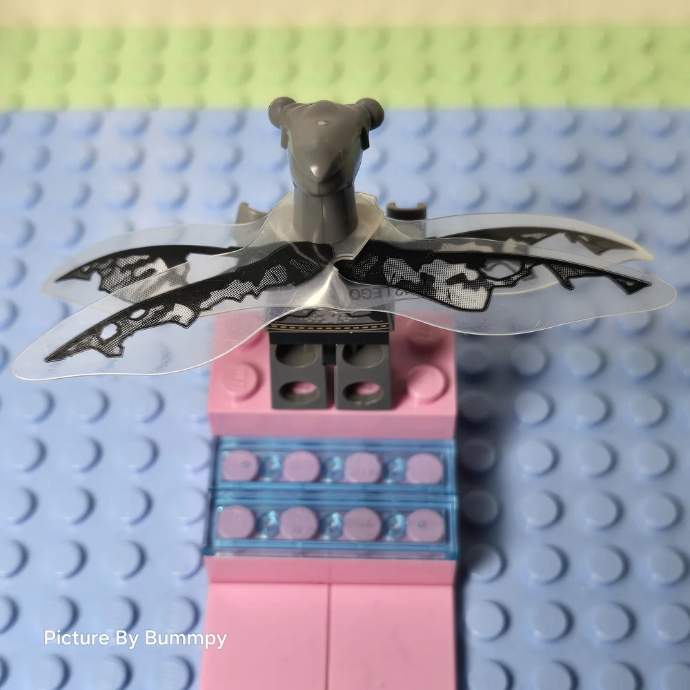 LEGO Star Wars Geonosian minifigure with wings. (Stay Tuned a Lot LEGOs To Come) - Picture 5 of 6